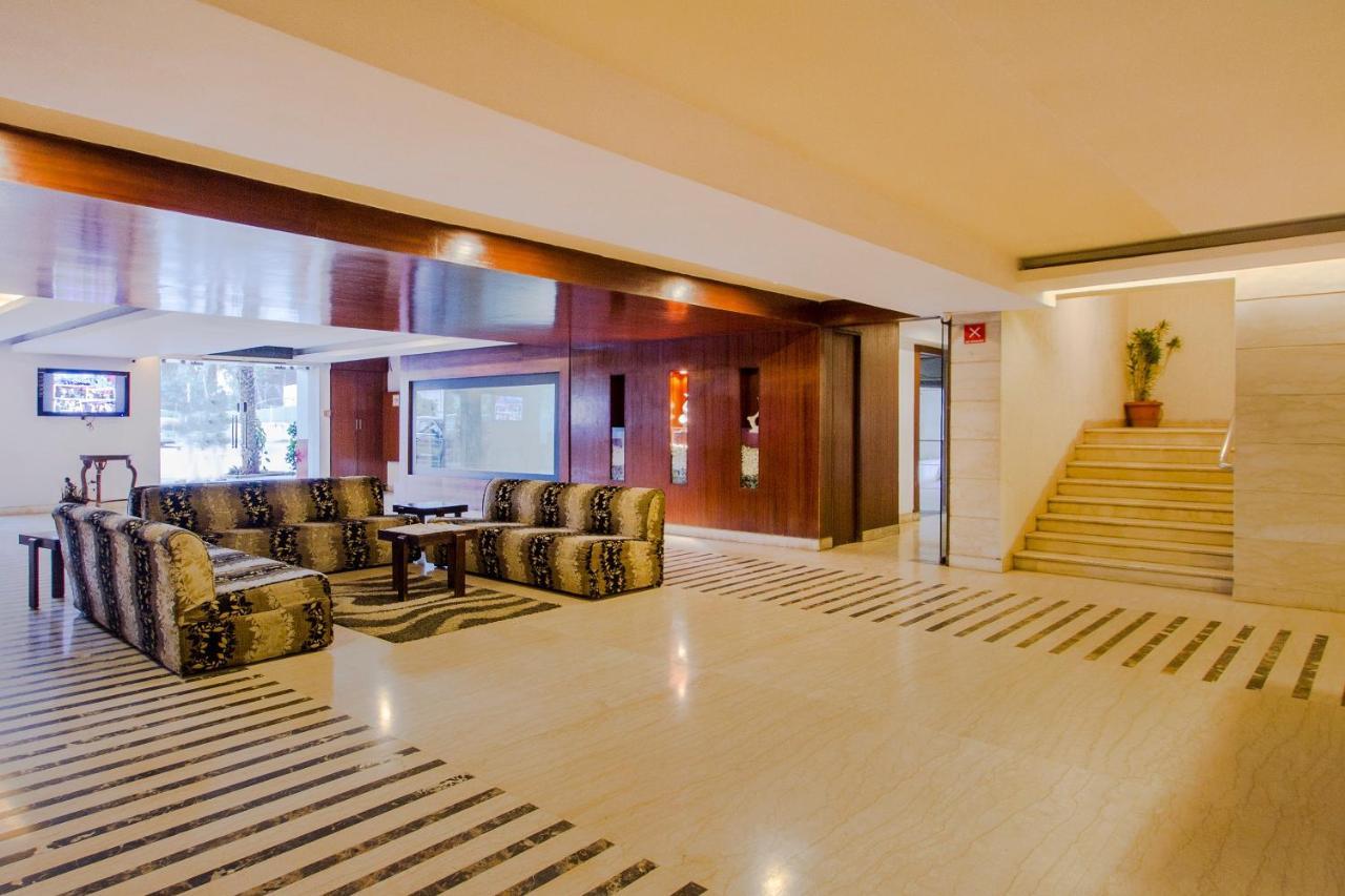 Hotel Oyo 1410 Country Club Begumpet Hyderabad Exterior foto